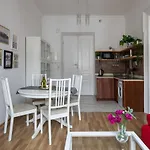 Discover Krakow Apartments - 3 Rakowicka St - Classic Apartments Near Main Station - Netflix