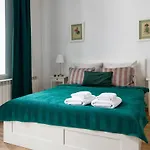 Discover Krakow Apartments - 3 Rakowicka St - Classic Apartments Near Main Station - Netflix