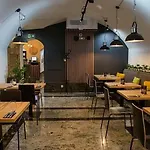Discover Krakow Apartments - 3 Rakowicka St - Classic Apartments Near Main Station - Netflix