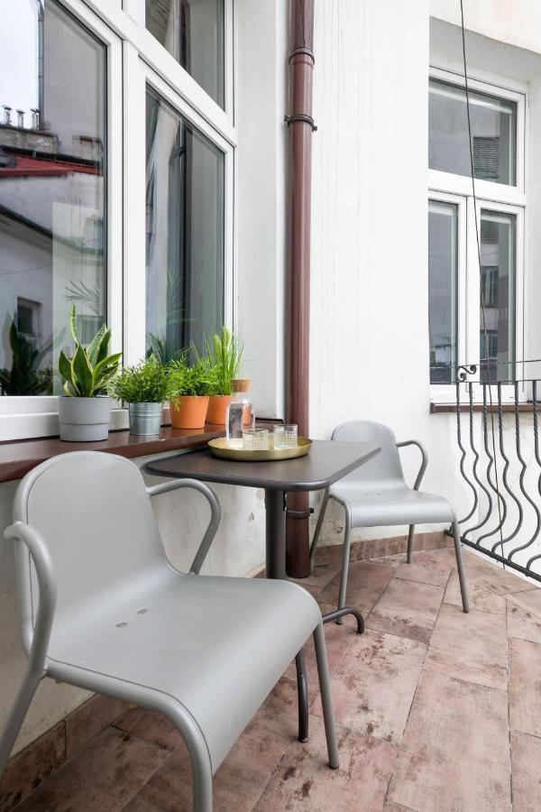 Apartment Discover - 3 Rakowicka St - Classic Near Main Station - Netflix Krakau