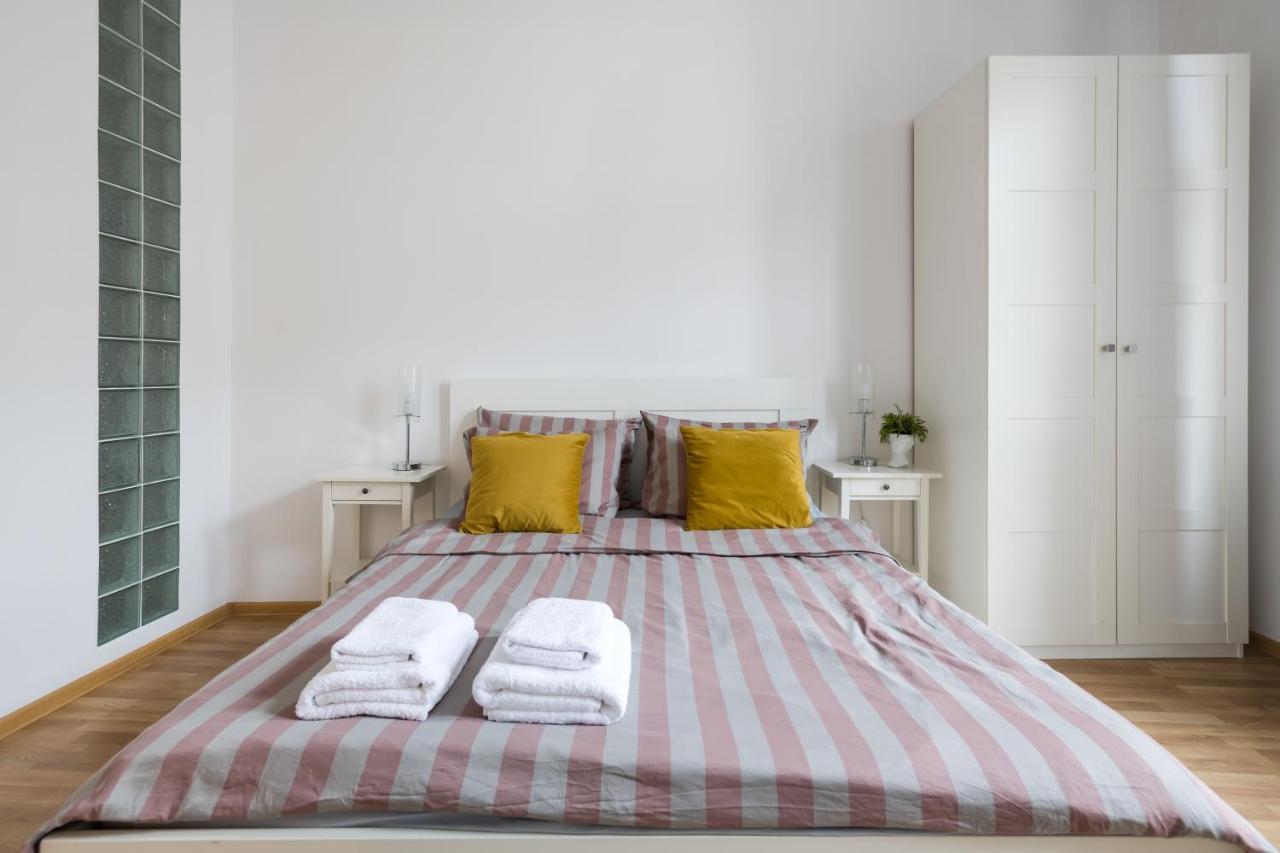 Apartment Discover - 3 Rakowicka St - Classic Near Main Station - Netflix