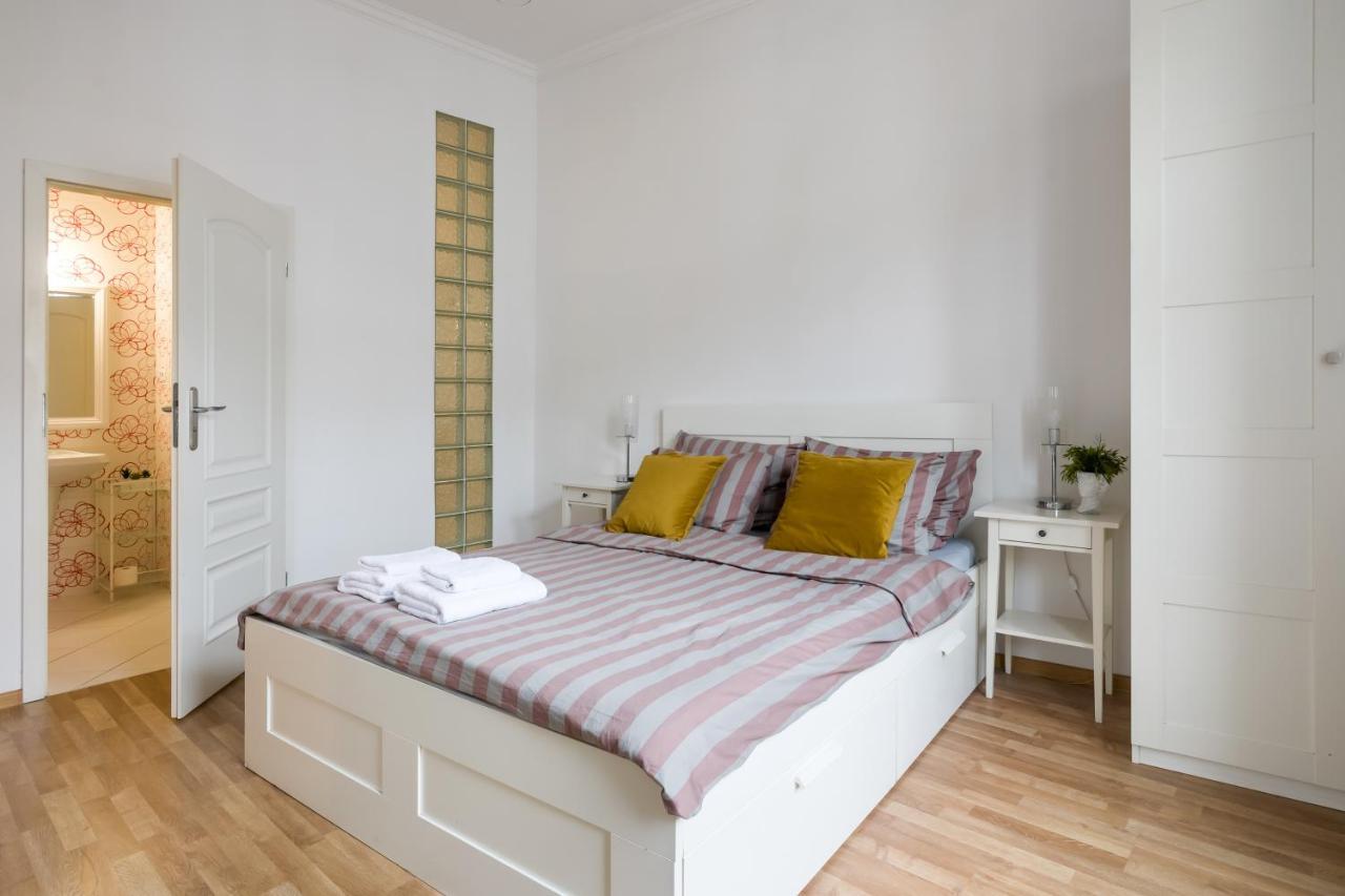 Discover - 3 Rakowicka St - Classic Near Main Station - Netflix Apartment