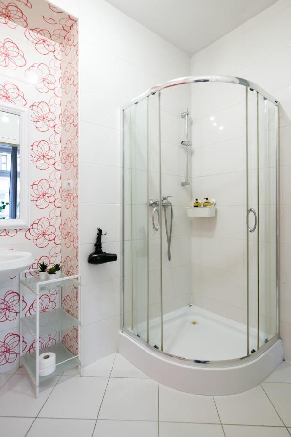 Discover - 3 Rakowicka St - Classic Near Main Station - Netflix Apartment Krakau